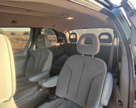 Сірий Крайслер Voyager, об'ємом двигуна 2.8 л та пробігом 400 тис. км за 5300 $, фото 7 на Automoto.ua