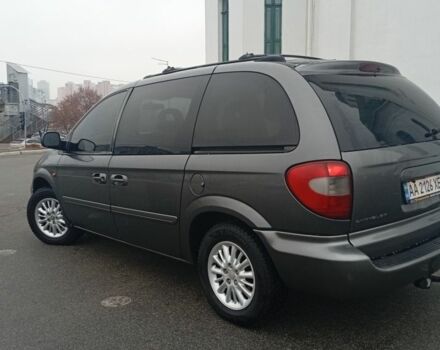 Сірий Крайслер Voyager, об'ємом двигуна 2.8 л та пробігом 355 тис. км за 5323 $, фото 5 на Automoto.ua