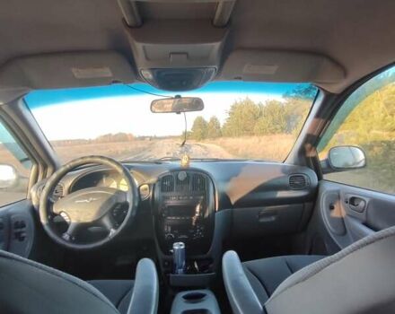 Серый Крайслер Вояджер, объемом двигателя 2.78 л и пробегом 400 тыс. км за 5300 $, фото 6 на Automoto.ua