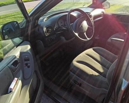 Сірий Крайслер Voyager, об'ємом двигуна 3.3 л та пробігом 300 тис. км за 1900 $, фото 1 на Automoto.ua