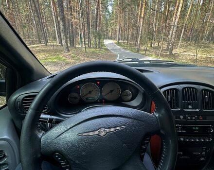 Сірий Крайслер Voyager, об'ємом двигуна 2.5 л та пробігом 319 тис. км за 7000 $, фото 2 на Automoto.ua