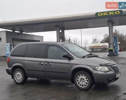 Сірий Крайслер Voyager, об'ємом двигуна 2.4 л та пробігом 311 тис. км за 7500 $, фото 1 на Automoto.ua