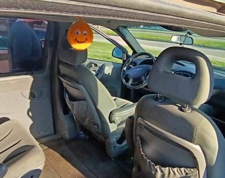 Сірий Крайслер Voyager, об'ємом двигуна 3.3 л та пробігом 300 тис. км за 1900 $, фото 2 на Automoto.ua