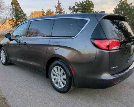 Сірий Крайслер Voyager, об'ємом двигуна 3.6 л та пробігом 34 тис. км за 2400 $, фото 1 на Automoto.ua