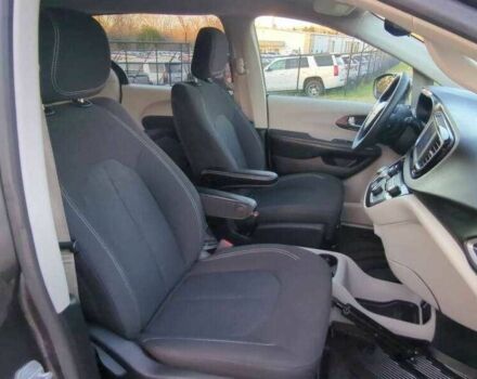 Сірий Крайслер Voyager, об'ємом двигуна 3.6 л та пробігом 34 тис. км за 2400 $, фото 8 на Automoto.ua