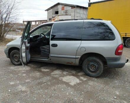 Серый Крайслер Вояджер, объемом двигателя 0 л и пробегом 300 тыс. км за 1549 $, фото 2 на Automoto.ua