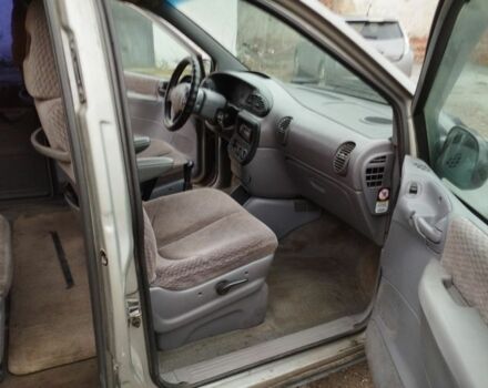 Серый Крайслер Вояджер, объемом двигателя 0 л и пробегом 300 тыс. км за 1549 $, фото 1 на Automoto.ua