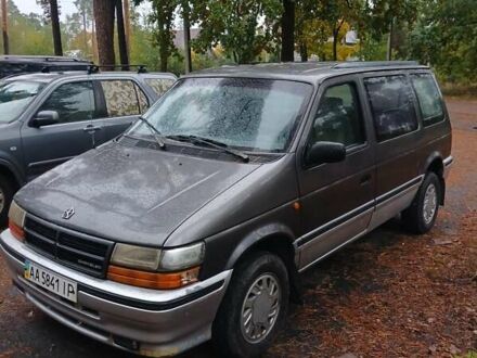 Серый Крайслер Вояджер, объемом двигателя 2.5 л и пробегом 145 тыс. км за 2700 $, фото 1 на Automoto.ua