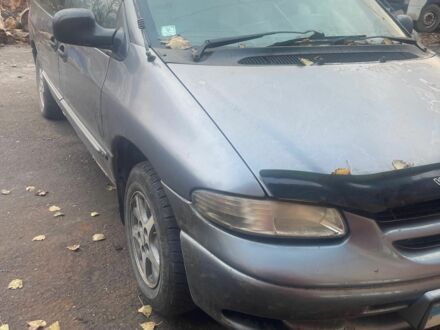 Сірий Крайслер Voyager, об'ємом двигуна 2.4 л та пробігом 20 тис. км за 1000 $, фото 1 на Automoto.ua