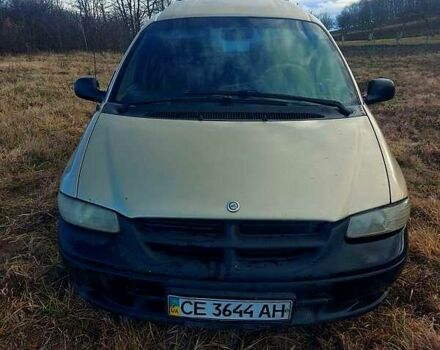 Серый Крайслер Вояджер, объемом двигателя 2.4 л и пробегом 340 тыс. км за 2300 $, фото 1 на Automoto.ua