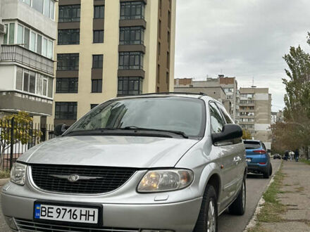 Крайслер Вояджер 2003 в Николаеве на Automoto.ua Серый Крайслер Вояджер, объемом двигателя 2.5 л и пробегом 380 тыс. км за 5200 $, фото 1 на Automoto.ua