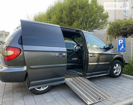 Сірий Крайслер Voyager, об'ємом двигуна 2.8 л та пробігом 201 тис. км за 11400 $, фото 1 на Automoto.ua