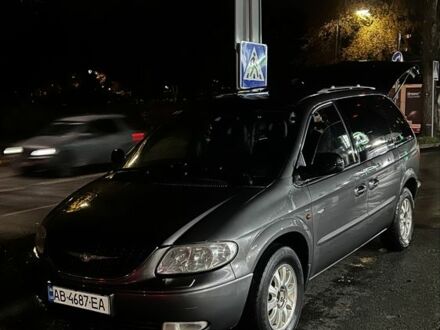 Серый Крайслер Вояджер, объемом двигателя 2.5 л и пробегом 490 тыс. км за 5300 $, фото 1 на Automoto.ua