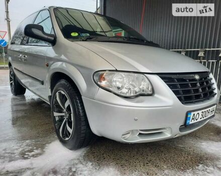 Серый Крайслер Вояджер, объемом двигателя 2.78 л и пробегом 311 тыс. км за 5600 $, фото 1 на Automoto.ua