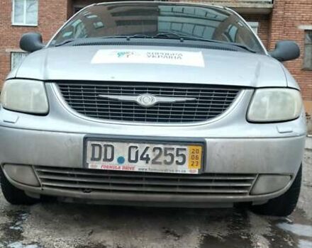 Серый Крайслер Вояджер, объемом двигателя 2.5 л и пробегом 285 тыс. км за 3000 $, фото 1 на Automoto.ua