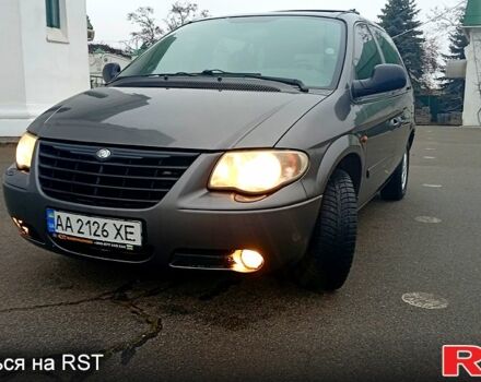 Серый Крайслер Вояджер, объемом двигателя 2.8 л и пробегом 355 тыс. км за 5200 $, фото 1 на Automoto.ua