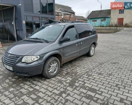 Серый Крайслер Вояджер, объемом двигателя 2.8 л и пробегом 231 тыс. км за 1350 $, фото 1 на Automoto.ua