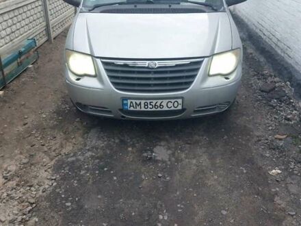 Серый Крайслер Вояджер, объемом двигателя 2.8 л и пробегом 477 тыс. км за 4500 $, фото 1 на Automoto.ua