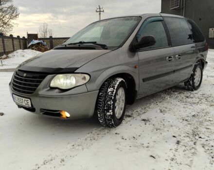 Серый Крайслер Вояджер, объемом двигателя 2.8 л и пробегом 407 тыс. км за 5000 $, фото 1 на Automoto.ua