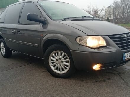 Серый Крайслер Вояджер, объемом двигателя 2.8 л и пробегом 355 тыс. км за 5323 $, фото 1 на Automoto.ua