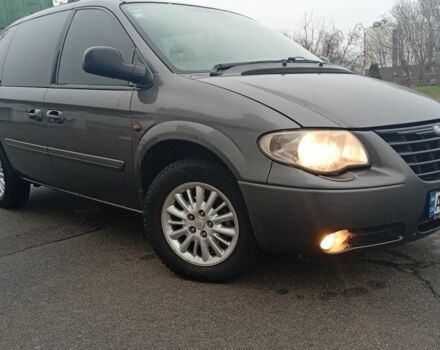 Сірий Крайслер Voyager, об'ємом двигуна 2.8 л та пробігом 355 тис. км за 5323 $, фото 1 на Automoto.ua