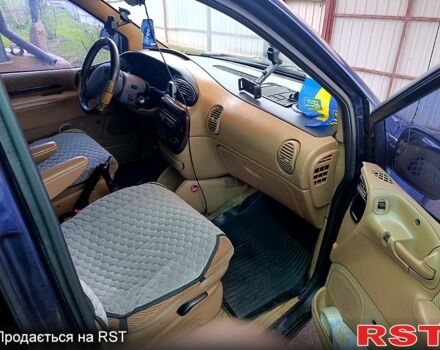 Синий Крайслер Вояджер, объемом двигателя 2.5 л и пробегом 0 тыс. км за 3900 $, фото 4 на Automoto.ua