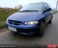 Синій Крайслер Voyager, об'ємом двигуна 2.5 л та пробігом 0 тис. км за 3900 $, фото 1 на Automoto.ua