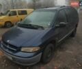 Синій Крайслер Voyager, об'ємом двигуна 3.3 л та пробігом 360 тис. км за 4700 $, фото 1 на Automoto.ua