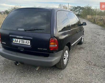 Крайслер Вояджер 2000 в Киеве на Automoto.ua Синий Крайслер Вояджер, объемом двигателя 2.5 л и пробегом 300 тыс. км за 2500 $, фото 4 на Automoto.ua