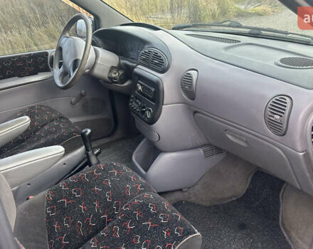 Крайслер Вояджер 2000 в Киеве на Automoto.ua Синий Крайслер Вояджер, объемом двигателя 2.5 л и пробегом 300 тыс. км за 2500 $, фото 1 на Automoto.ua