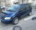 Синий Крайслер Вояджер, объемом двигателя 3.3 л и пробегом 379 тыс. км за 4999 $, фото 2 на Automoto.ua