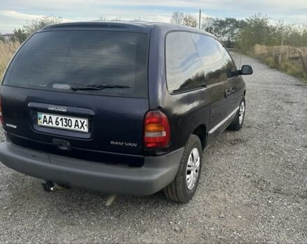 Синий Крайслер Вояджер, объемом двигателя 2.5 л и пробегом 300 тыс. км за 2200 $, фото 9 на Automoto.ua