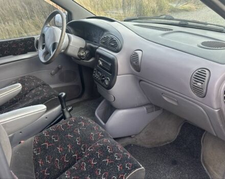 Синий Крайслер Вояджер, объемом двигателя 2.5 л и пробегом 300 тыс. км за 2200 $, фото 6 на Automoto.ua