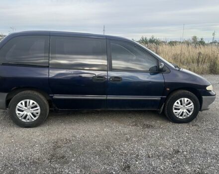 Синий Крайслер Вояджер, объемом двигателя 2.5 л и пробегом 300 тыс. км за 2200 $, фото 5 на Automoto.ua