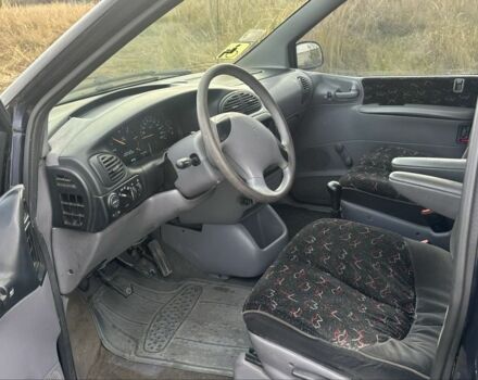 Синий Крайслер Вояджер, объемом двигателя 2.5 л и пробегом 300 тыс. км за 2200 $, фото 7 на Automoto.ua