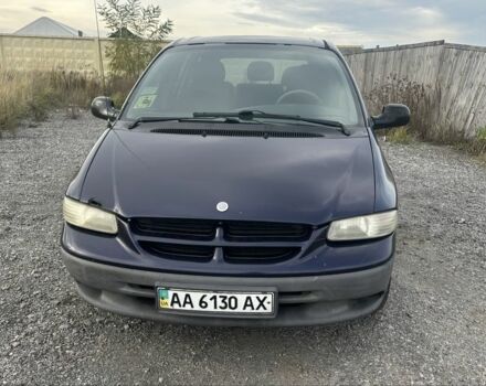 Синий Крайслер Вояджер, объемом двигателя 2.5 л и пробегом 300 тыс. км за 2200 $, фото 2 на Automoto.ua