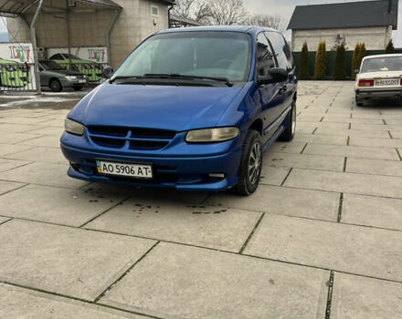 Синий Крайслер Вояджер, объемом двигателя 2.5 л и пробегом 200 тыс. км за 2500 $, фото 1 на Automoto.ua