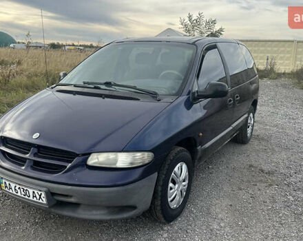 Крайслер Вояджер 2000 в Киеве на Automoto.ua Синий Крайслер Вояджер, объемом двигателя 2.5 л и пробегом 300 тыс. км за 2500 $, фото 1 на Automoto.ua
