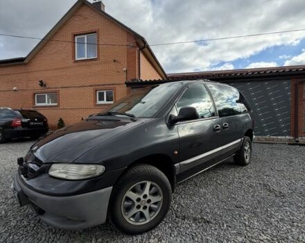 Синий Крайслер Вояджер, объемом двигателя 2.5 л и пробегом 200 тыс. км за 3000 $, фото 1 на Automoto.ua