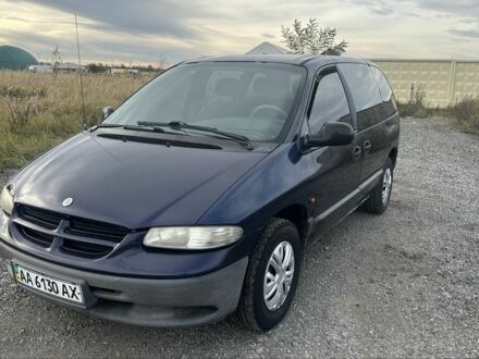 Синий Крайслер Вояджер, объемом двигателя 2.5 л и пробегом 300 тыс. км за 2200 $, фото 1 на Automoto.ua