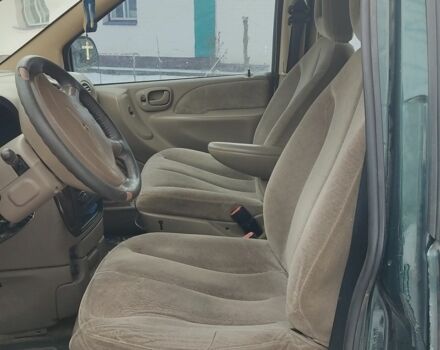 Зеленый Крайслер Вояджер, объемом двигателя 2.4 л и пробегом 445 тыс. км за 1310 $, фото 5 на Automoto.ua