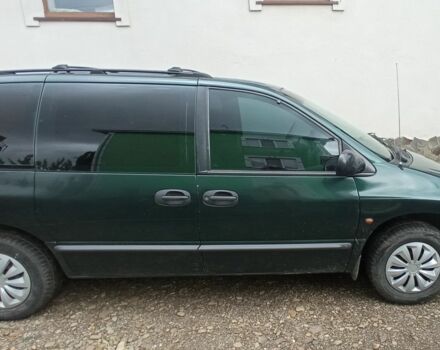 Зеленый Крайслер Вояджер, объемом двигателя 0 л и пробегом 320 тыс. км за 2526 $, фото 1 на Automoto.ua