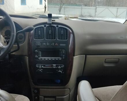 Зеленый Крайслер Вояджер, объемом двигателя 2.4 л и пробегом 445 тыс. км за 1310 $, фото 4 на Automoto.ua