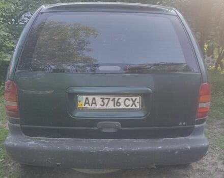 Зеленый Крайслер Вояджер, объемом двигателя 2.4 л и пробегом 445 тыс. км за 1310 $, фото 3 на Automoto.ua