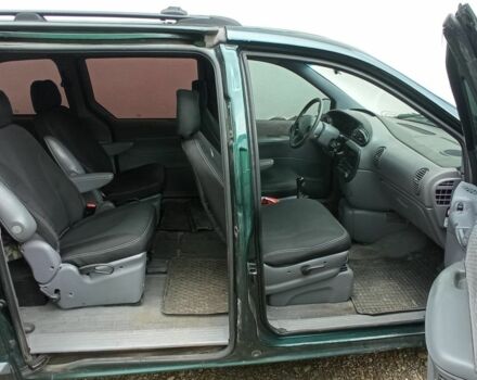 Зеленый Крайслер Вояджер, объемом двигателя 0 л и пробегом 320 тыс. км за 2526 $, фото 3 на Automoto.ua