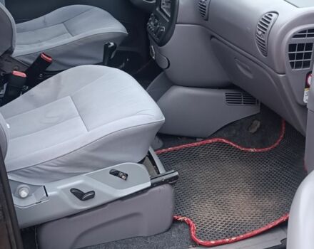 Зеленый Крайслер Вояджер, объемом двигателя 2.5 л и пробегом 400 тыс. км за 2957 $, фото 6 на Automoto.ua