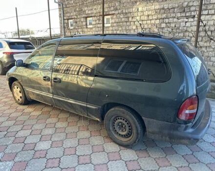 Зелений Крайслер Voyager, об'ємом двигуна 2.5 л та пробігом 420 тис. км за 2150 $, фото 4 на Automoto.ua