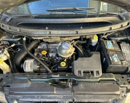 Зелений Крайслер Voyager, об'ємом двигуна 2.5 л та пробігом 420 тис. км за 2150 $, фото 7 на Automoto.ua