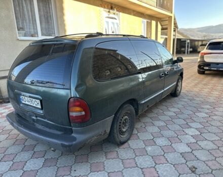 Зелений Крайслер Voyager, об'ємом двигуна 2.5 л та пробігом 420 тис. км за 2150 $, фото 3 на Automoto.ua