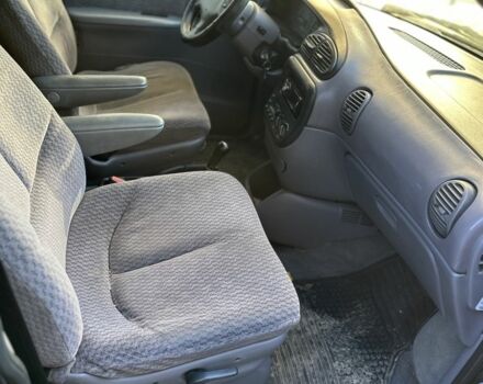 Зелений Крайслер Voyager, об'ємом двигуна 2.5 л та пробігом 420 тис. км за 2150 $, фото 6 на Automoto.ua